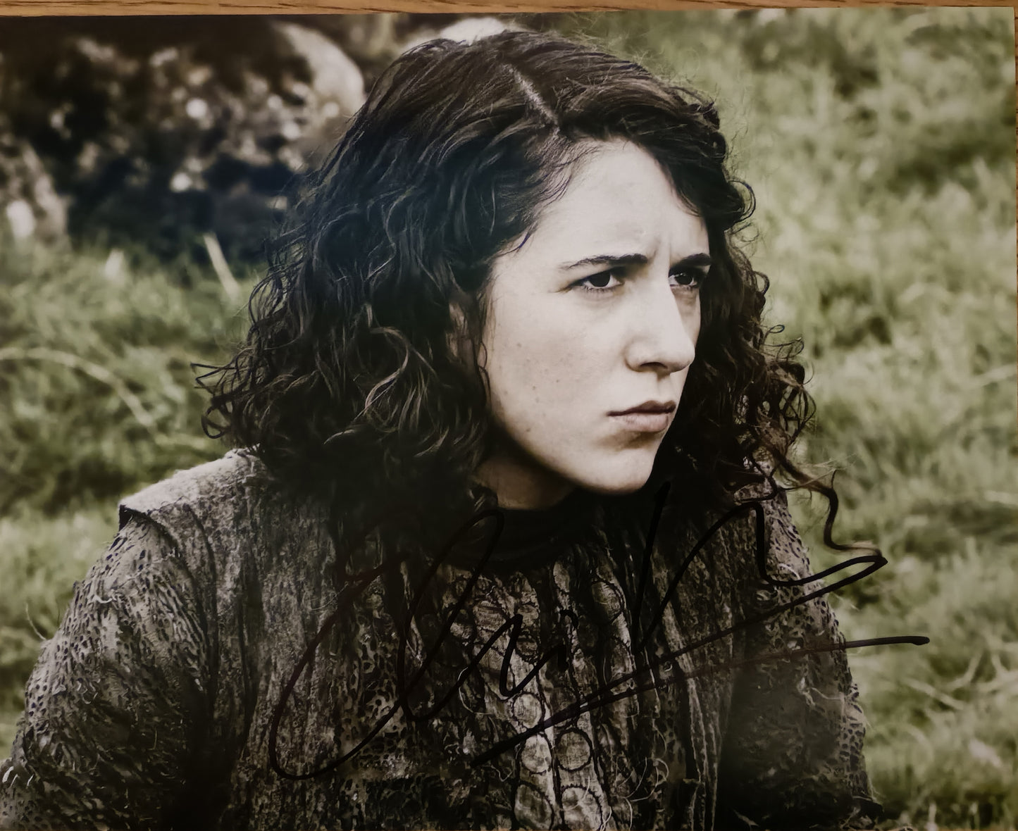 Ellie Kendrick 8X10 Signed in Black